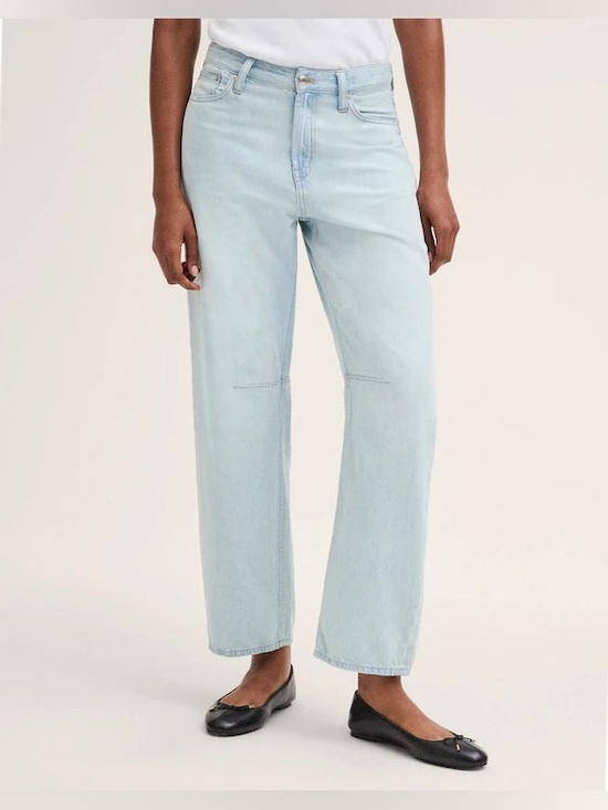Madewell Denim - Madewell Women’s The Curvy Darted Barrel-Leg Jean in Airy Denim Laguna Wash - 28